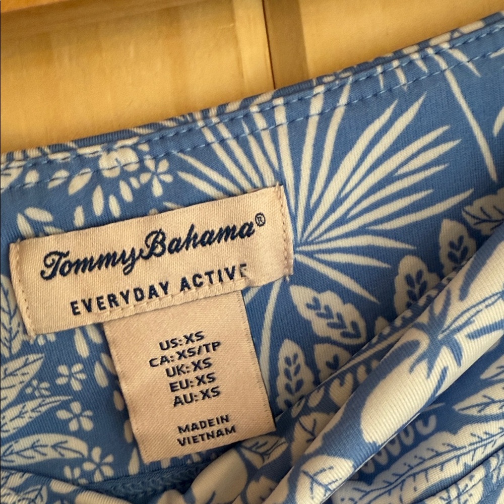 NWT Tommy Bahama Active Skort Blue White Floral XS Tropical Golf Tennis - Picture 4 of 5